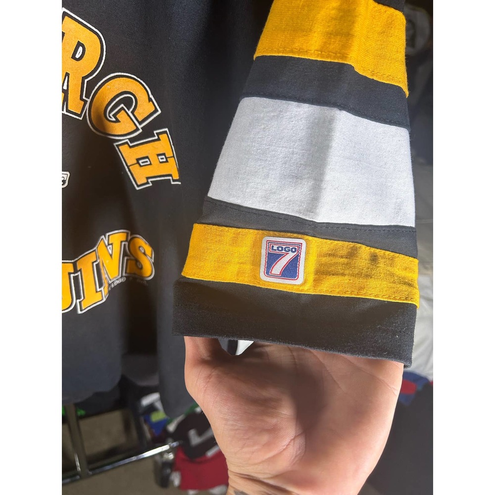 Vintage pittsburg penguins vneck/jersey